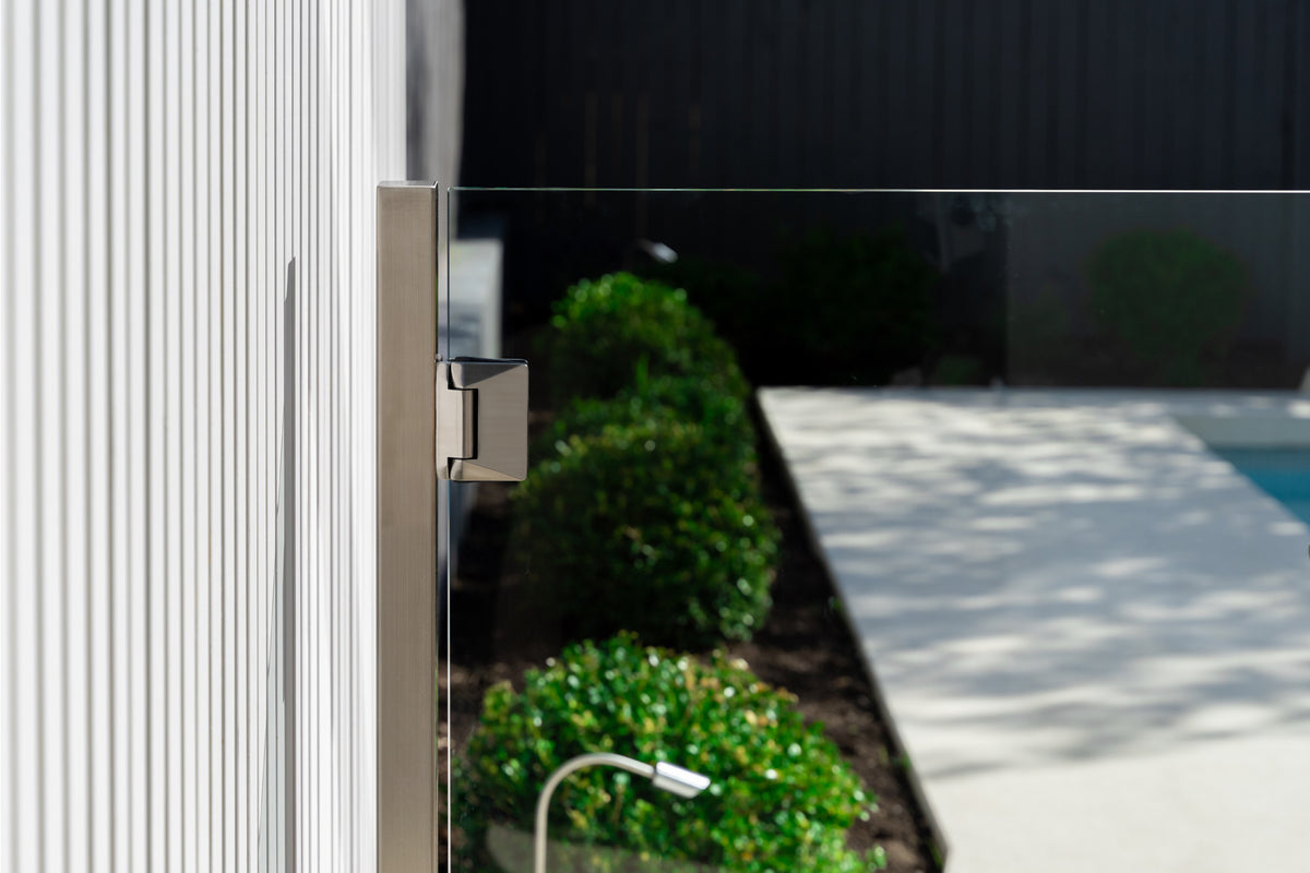 530 Glass To Wall Soft Close Hinge