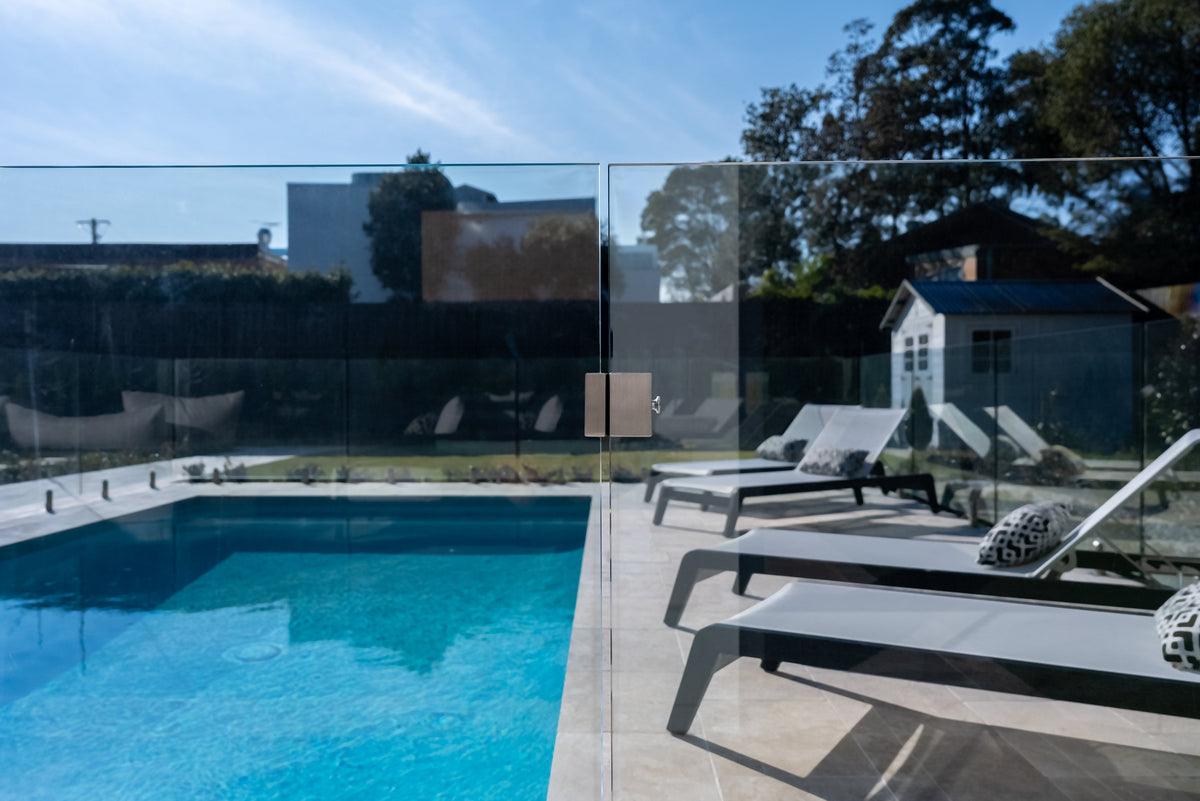 Glass gate latch